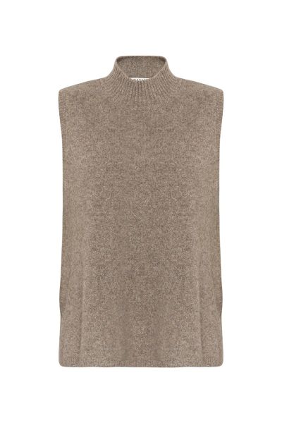 Easy Zotoa Vest by Mansted is a perfect one for the season. In 100% Yak, the Sleeveless vest with a side split is a perfect layering piece or to be worn on its own.
