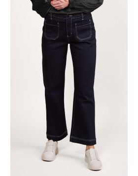 Vassalli denim pants for the season are a perfect go to. In denim, front zip and pockets, it has top stitch details that really make it stand out for all the right reasons. Freshen up your wardrobe this season. Style 5995A.