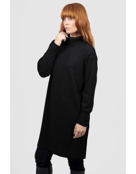 The Sweater Dress a quintessential piece of cozy sophistication designed to elevate your seasonal wardrobe. This elegantly simple dress combines structure with softness, offering a flattering silhouette that drapes effortlessly from shoulder to hem. Ideal