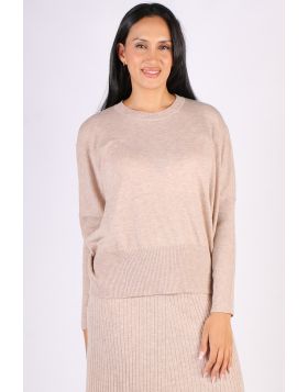 A stylish option by Bridge and Lord, this Wedged Jumper is all sort of style along with comfort. In the signature Merino and Cashmere Blend, the round neck and dolman cut full length sleeves make for a perfect cozy jumper. Style it with easy pants or flar