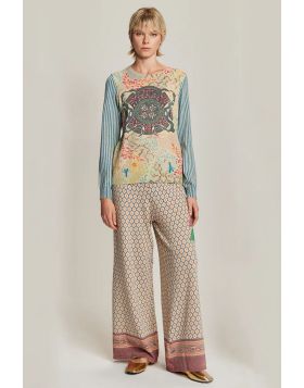 A versatile, artistic essential, the Emerta Niki Knit Top combines a luxurious blend of cashmere, cotton, metallic, and wool for a soft, polished feel. Its rounded neck, pullover style, and long sleeves make it effortless to pair with wide leg pants or yo
