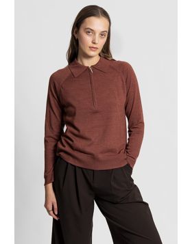 Premium 100% Australian Merino wool quarter zip knit. This heritage piece is a sell out favourite for good reason combining classic design with the luxurious performance of Australian Merino Wool, it s a must have essential for a polished, cozy wardrobe. 