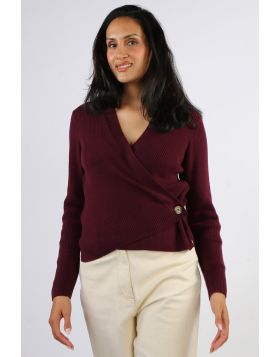 A perfect cardigan that gives you many styling options, this Wrap Cardi by Foil is a perfect one. In an easy cotton blend, the long sleeve cardi with a V neck can be styled front open or wrapped around with a button closure on the side. The Classic Ribbed