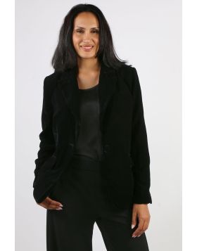 The Palazzo Velvet Blazer exudes timeless sophistication with a touch of modern glamour. Crafted from luxuriously soft velvet, this tailored blazer is designed to elevate any outfit with its rich texture and elegant drape. Featuring a classic single breas