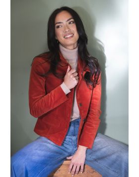 A luxe velour jacket designed to elevate your everyday layering. Crafted with a soft, brushed finish and subtle stretch, it offers both comfort and structure. The fitted silhouette gently shapes the waist for a flattering look. A refined take on a classic