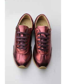 Go for a more than your average basic sneaker this season by Zeta. The Innox Sneaker is a fun sneaker in a metallic finish leather upper and a lace up closure. The flexi sole provides easy comfort Go for your favourite colour this season.