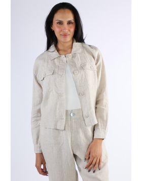 Crafted from soft yet durable linen, the flax coloured Jump Boxy Jacket is an ideal choice for spring and summer outerwear. It features front patch pockets with flaps, full sleeve length with cuffs and single button closure, colour matched front button fa