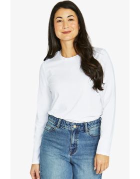 Our Core Crew Long Sleeve Tee is a staple for every wardrobe. This top features a minimalist design with a focus on versatility and comfort. The fit is relaxed yet structured, offering ease of movement. Its classic crew neck adds to its timeless appeal. 6