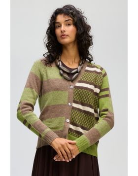 Elevate your wardrobe with our LD and CO Groove Stripe Cardi. Crafted with the finest materials and attention to detail, this textured cardi exudes sophistication and class. Its luxurious texture and elegant design make it a must have for any fashion forw