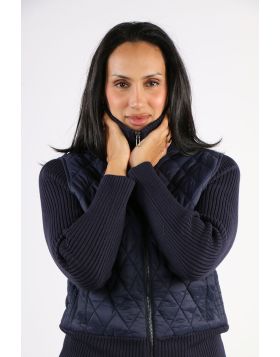 Elevate your autumn winter style with the Liverpool Zip Front Jacket in Olive. Featuring a luxurious ribbed knit collar, long sleeves and back that deliver comfort, while the textured quilted front provides warmth where you need it, without the bulk.