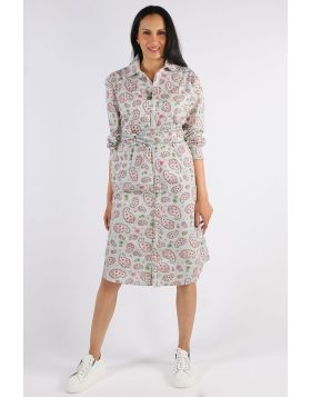 An easy floral dress by Mandalay, this Duncan shirt dress ticks all the summer boxes. In an easy cotton, the A line shirt dress in cotton has an overall printed florals in paisley motifs, button up front and full sleeves. An embroidered belt helps cinch i