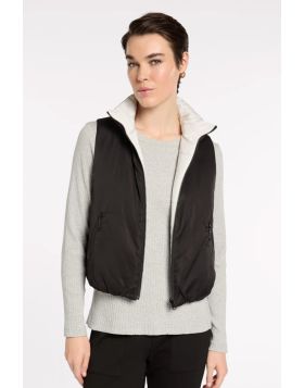 This Black and Moon Reversible Vest is a great throw on and go piece for any casual winter look. The slightly cropped length and elasticated hem offers shape while the zip pockets and quilted body offer practicality and warmth. Styling options are endless