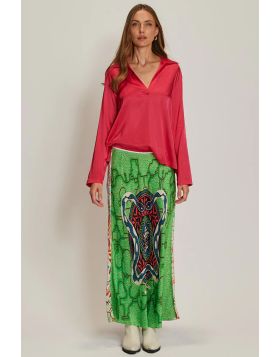 A vibrant take on the classic slip skirt, the Blakely is cut in a flowing maxi length with an elastic waistband for effortless comfort. Designed in a bold snake inspired Shipibo print, it makes a statement on its own or paired with the matching cami.
