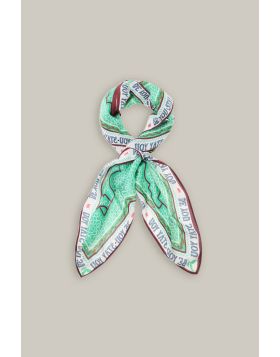 The Sara Shipibo Scarf by Me369 is a stylish accessory that will lift any look. Soft and sleek, this Me369 scarf features a distinctive print from the brands Shipibo collection, with a range of graphics Wear it throughout the seasons for standout style.
