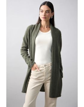 Mia Essentials Soft Roll Cardi is a lightweight and versatile cashmere cardigan being a wardrobe staple suitable for any season. Made from 100% Mongolian Cashmere. Slim fitting with set in sleeve, this piece has been designed for maximum flattering fit si