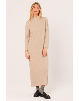 This dress never fails. It is long, with a perkins neckline and long sleeves. The cut is relaxed and it is made of sustainable wool knit with silk, giving it a nice drape and softness. RD490.
