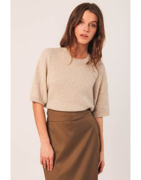 This sustainable wool braided knit sweater has a soft touch thanks to the silk. It has a nice drape and is very comfortable for everyday wear. RD491.
