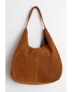 Split leather tote bag with hand and shoulder strap, plus cotton lining, a patch pocket and zipper closure that makes it softer and easier to use. RH730.
