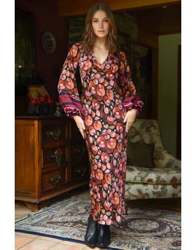 Soft shaping and fluid movement define the SLIP THROUGH Dress, designed to flatter with ease. Made from BLOOM YOUR HEART OUT viscose fabric, an angled empire bust line flows into a bias cut skirt that skims the body, while a V neckline keeps the look refi