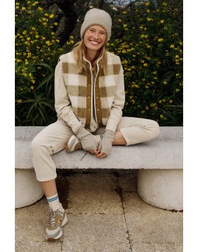Vests also elevate a look. This one in maxi Vichy check with teddybear effect and contrasting details is a must-have outerwear item.
