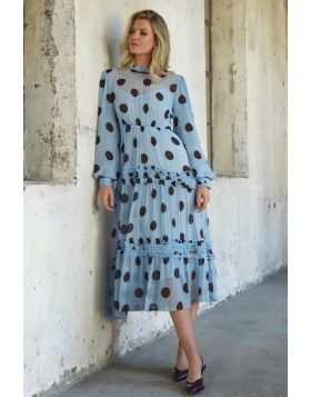 Ethereal viscose yoryu sets the tone for the Madame Rouche dress, crafted in the soft, windswept Blue Them Away print. A gathered collar trimmed with velvet adds a note of richness, flowing into a gathered waist and a shirred back panel that shapes with g