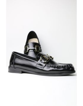 Upgrade to a classic style without giving up modern comfort with these leather loafers from Wave. the design will support your feet through long days and busy nights. style 56886.