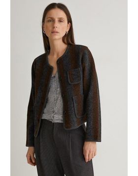 The YERSE Graz Cardigan is a stylish, comfortable knitwear piece is Short regular fit jacket. Made of boiled wool. Striped print. Round neckline. Long sleeves. Button front. Contrasting accents. Two front patch pockets and 1 chest pocket.43620.
