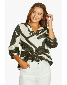 Easy summer light weight printed top is a perfect go to for the season. In a relaxed fit, in a printed linen top with V neck and short sleeves is perfect for the season. Pair it with easy white linen pants. 616J3135.
