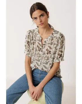 The Floral Shirt in Raspberry from Indi and Cold is a lightweight, softly draping style crafted from a viscose blend. Designed with a round neckline and a button through front, it features short sleeves with gentle gathers at the shoulder and an all over 