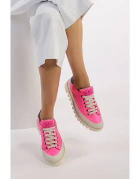 Have you visited Niagara Falls in Ontario. These nylon sneakers combine the power of nature with the progress of Toronto, made possible by its hydroelectric power source. Walk ultra flexible and light, tirelessly, with MOVE ME and SOFTLIGHT technology. Ch