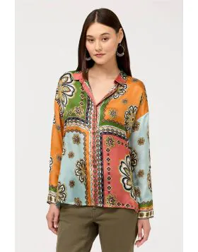 A patchwork scarf print of artistic florals gives the Audrey Button Up Shirt eye catching character across a fluid silk blend. A collared neckline tops the hidden placket front, while roll-tab sleeves and side slits add versatility and easy movement. Tuck