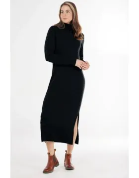 The Longline Roll Neck Dress offers a chic and modern take on winter dressing. Crafted from a luxurious blend of 95% Australian Merino Wool and 5% Mongolian Cashmere, this dress is super soft, warm, and perfect for layering during the cooler months. The f
