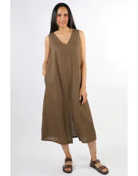 Sashay in the new season with style with this Blueberry dress. In a 100% Linen, the V neck sleeveless dress has an A line silhouette and double side pockets. Finished at maxi length, this dress is your perfect go to for the season, be it by the beach or o