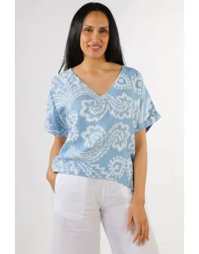 Easy V neck tops are perfect summer staple and these fit the bill perfectly. In an overall Ikat Print, the top in washed linen, drop sleeves and a V neck makes the perfect case for an everyday elevated dressing. Style with easy Linen pants. 26232.
