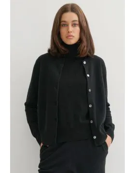Crafted from pure, raw cashmere fibers, sustainably sourced , this essential cardigan epitomises eco luxury at its finest. This cardigan is the ultimate wardrobe essential, offering unparalleled comfort and timeless style. Its classic crew neck and delica
