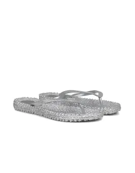 Perfect thongs by ILSE JACOBSEN. Our Cheerful flip flops are made with air rubber, with induced air to make it lightweight and flexible. They are comfortable to wear, and the braided structured sole creates a gentle massage effect. Our flip flops come in 