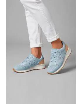 Refresh your everyday favourites with these casual sneakers from Diana Ferrari. Lightweight and stylish, IMMA is ready to become a wardrobe staple.
