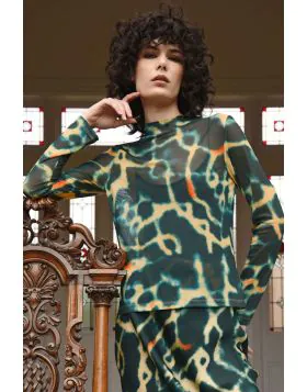 Soft stretch mesh creates a fluid, second skin feel in the DONT GET MESHY Top. Crafted in SEA CHANGE printed mesh, this piece features a mock neck and a lightweight finish that moves effortlessly with the body and layers like a dream.CT257413B.

