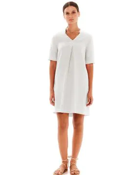The perfect all round summer dress, a loose A line with V neck. This dress is made in pure linen fabric. It is timeless allowing it to be a real staple in your wardrobe! Pair with your favorite sandals, trainers, or heels depending on the season or occasi