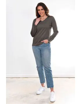 A classic cozy vibe by Fields ticks all the boxes for the season. In 100% easy care wool, the cardigan has a roll edge V neck and full sleeves. Style it with easy pants or skirts. FK5016.
