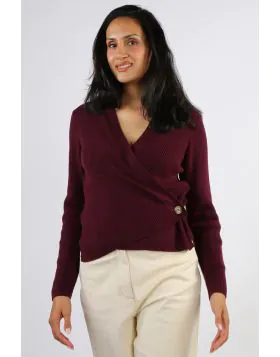 A perfect cardigan that gives you many styling options, this Wrap Cardi by Foil is a perfect one. In an easy cotton blend, the long sleeve cardi with a V neck can be styled front open or wrapped around with a button closure on the side. The Classic Ribbed