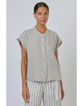 Feel confident and stylish in the GA429 shirt. Designed with a modern, relaxed fit, it features a unique band collar and cap sleeves for a cool, breezy feel in warmer weather. The back is styled with a subtle pleated detail, while the button down front ma