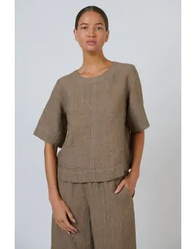Clean lines with artful detailing. This GA724A top features a simple round neckline, relaxed short sleeves, and distinctive contrast topstitching that adds subtle dimension. A charming keyhole closure with button detail at the back completes this breathab