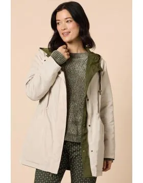 Convenience and versatility at your fingertips. Get ready to conquer any weather with the Highland Hooded Reversible Jacket Pockets for your essentials, push buttons and zippers to keep you secure, and a drawstring waist for a perfect fit. Plus, a reversi