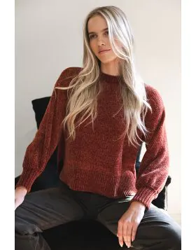 If you are craving a soft and cosy, casual knit this season, then the Humidity Lifestyle Chenille Jumper Light Grey is your dream piece. Crafted from a plush chenille knit, it offers warmth without weight while still giving you a polished look. Featuring 