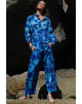 The Isla Pants are a minimal classic. Cut from soft sushi voile, the breezy wide leg design features enhanced comfort due to an elasticated waistline. Pair with the Claudia Shirt for a coordinated resort look. 5696 515.
