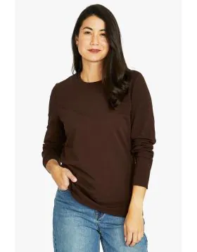 Our Core Crew Long Sleeve Tee is a staple for every wardrobe. This top features a minimalist design with a focus on versatility and comfort. The fit is relaxed yet structured, offering ease of movement. Its classic crew neck adds to its timeless appeal. 6