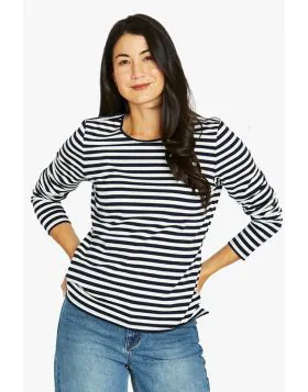 This Jump top features a timeless striped design, adding a versatile element to your casual collection. Its cut is relaxed, offering ease of movement and a comfortable fit. With a classic crew neck, this piece combines style and simplicity effortlessly.60