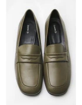 Go for a classic Sempre Di Loafer that is versatile for all your looks. loafers feature a classic design with a rounded toe, a leather upper, padded detail and a flat sole. Style A1501.

