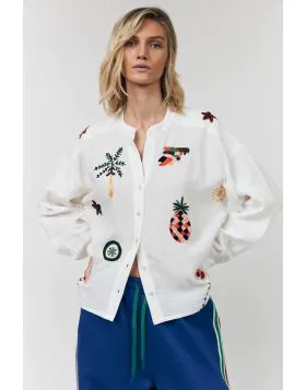 ScottieLL is a charming and feminine shirt filled with colourful embroidered motifs that create an artistic and lively expression. The soft, lightly textured cotton quality makes it comfortable to wear and perfect for the brighter days of the season. 2617
